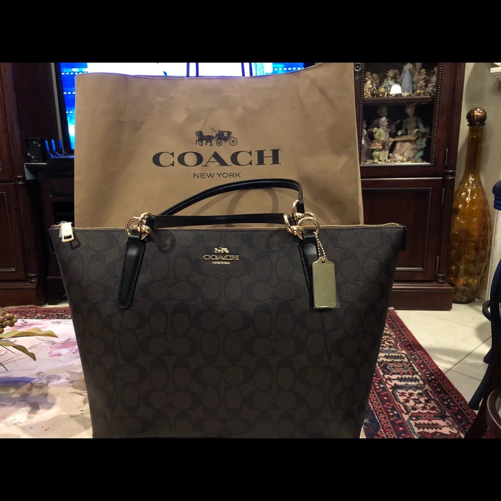 Authentic Coach Tote bag in chocolate brown